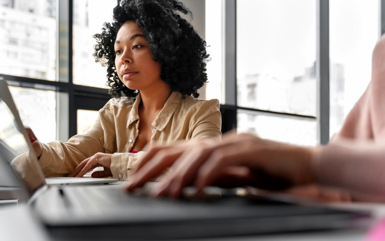 Financial education workspace showing market analysis tools and learning materials