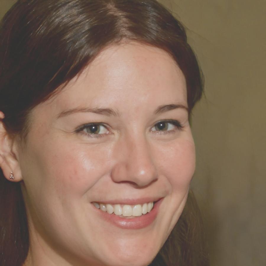 Investment expert Melody Ashworth providing personalized guidance